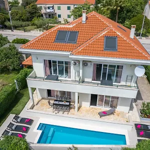 apartments-barbara-kastela.splithotels.org/